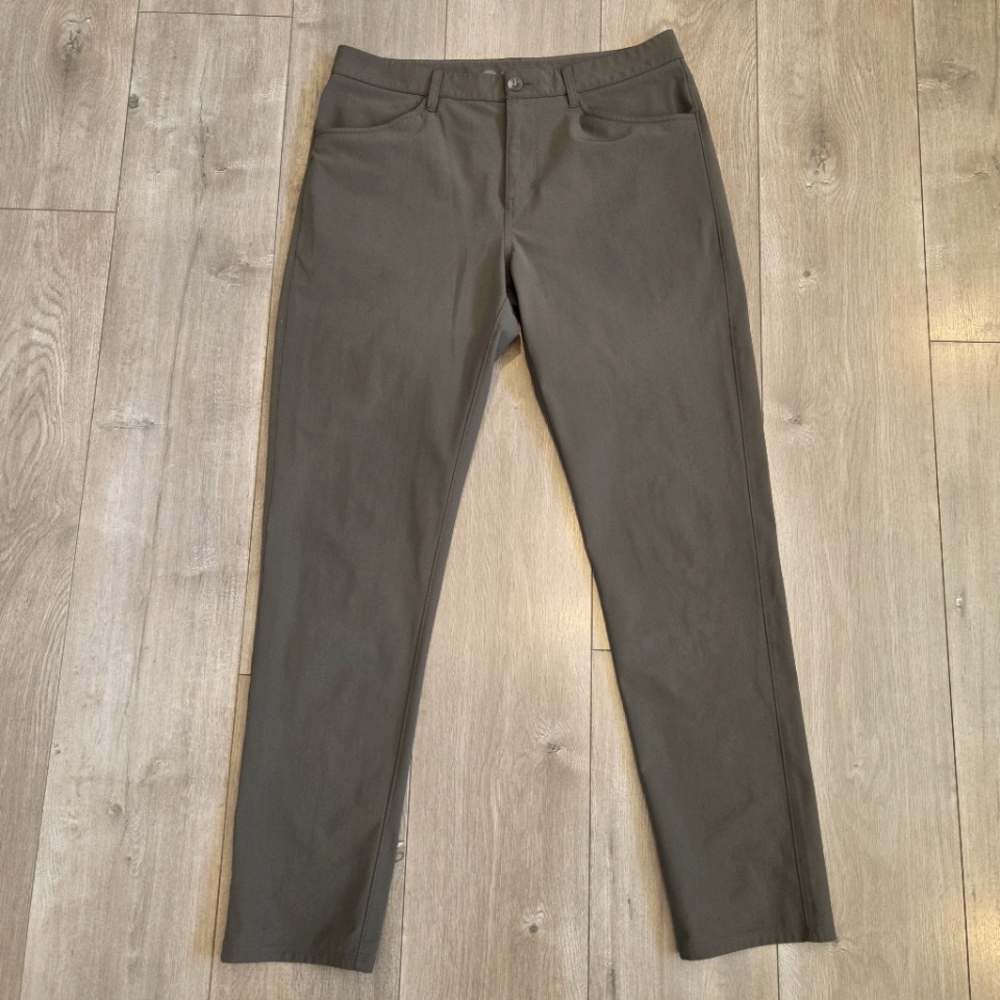 Vuori Meta Pants Green Mens Size 32 x 31 Athletic 5 Pocket V430 Athleisure
